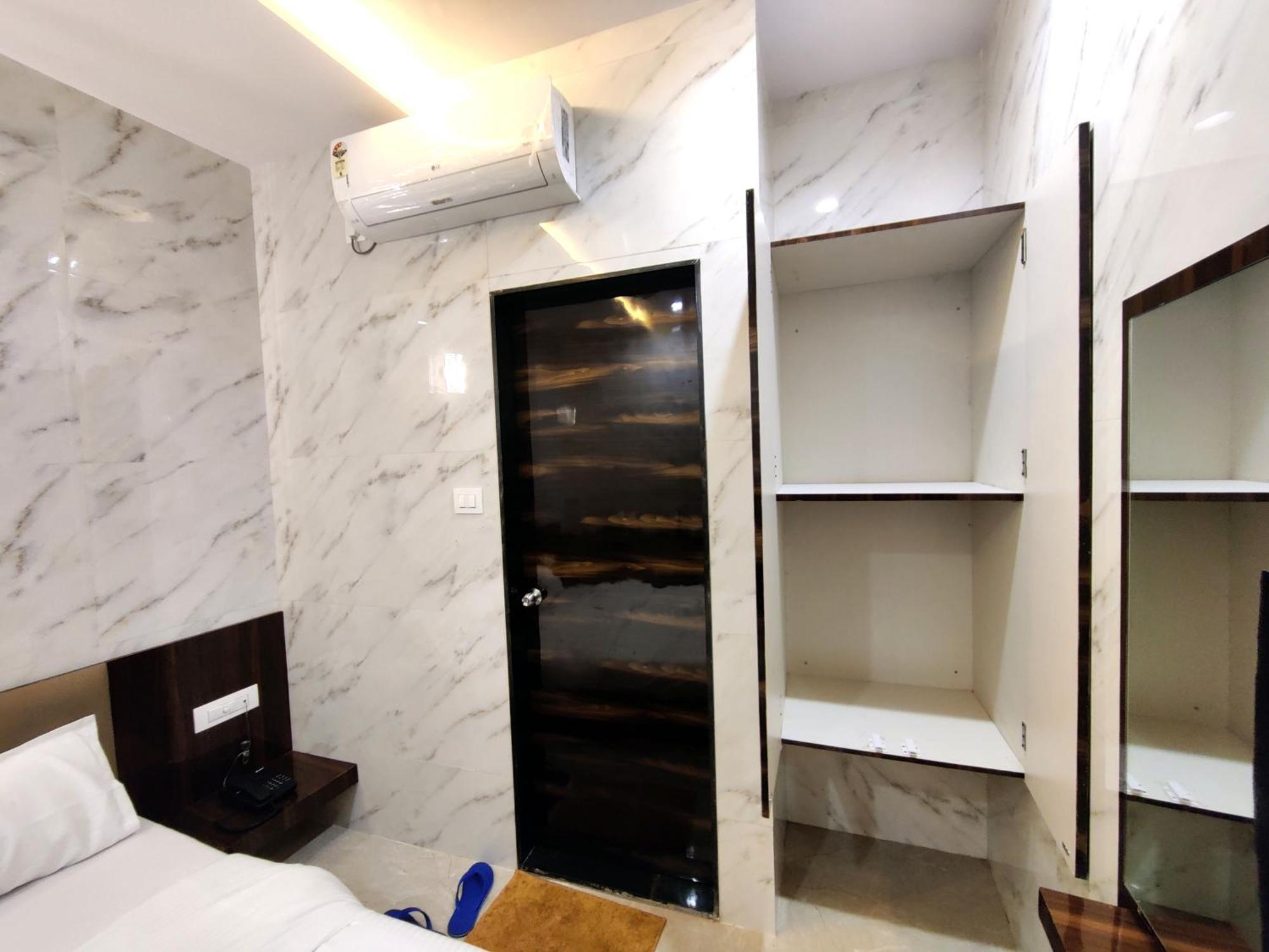 Hotel Comfy Inn Bombay Esterno foto